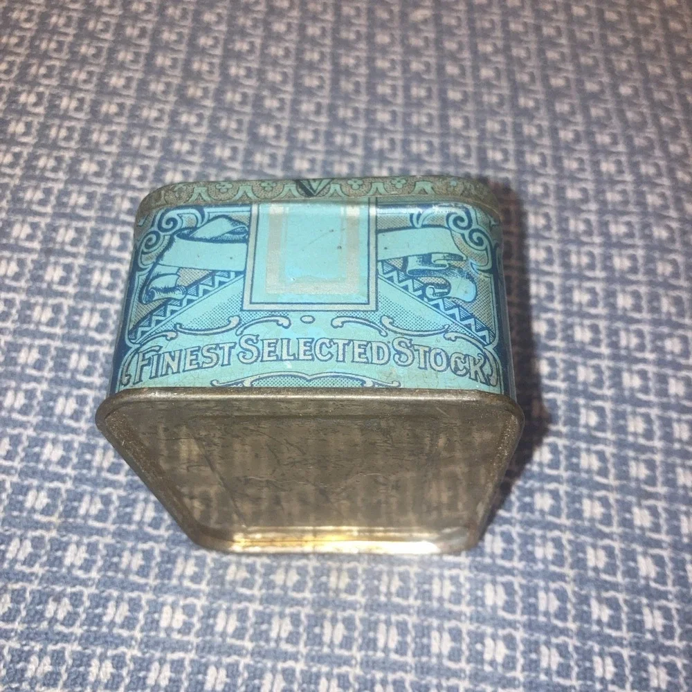 Vintage Edgeworth Tobacco Tin Extra High Grade Sliced Pipe Empty Rustic Blue‎